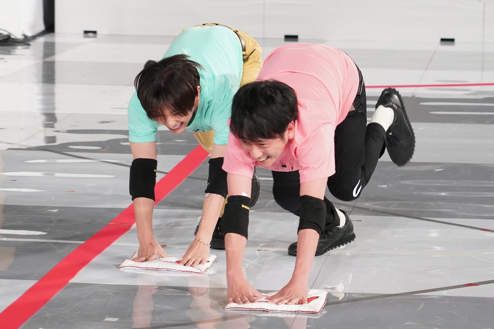 二宮和也＆Hey! Say! JUMP山田涼介がデッドヒート 雑巾がけリレーの勝者は？＜24時間テレビ45＞