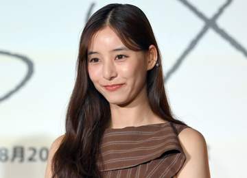 えっ逆にめっちゃ新鮮！新木優子 DIORで「真知子巻き」風 「南仏感」「かっわ！」「可愛すぎる♥」多くの声