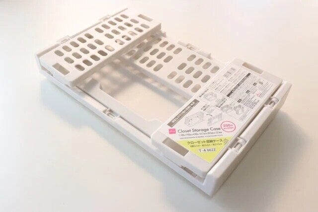 ダイソーのクローゼット収納ケース（33.7cm×20.2cm×12.5cm）1