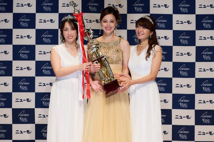 小田茜、モニターの方々(提供写真)