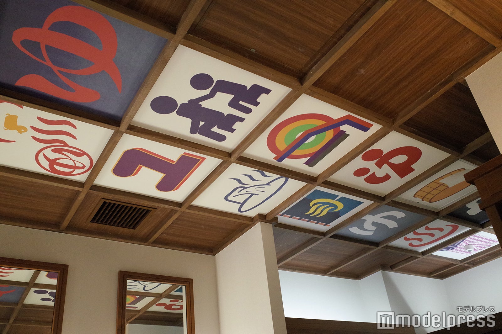 温泉街らしさをポップに表現した脱衣所／ホテルインディゴ箱根強羅（C）モデルプレス