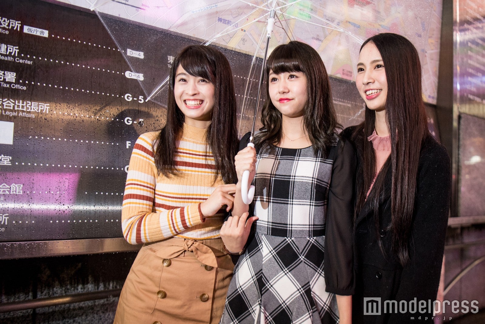 （左から）相沢りんな、流川るな、李璃（C）モデルプレス