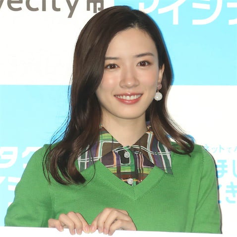 永野芽郁、"5500円"写真集1位＆主演映画Netflix1位が証明した"分厚い支持"