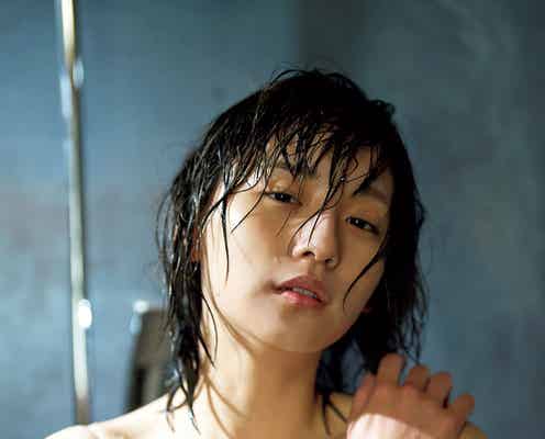 浅川梨奈、濡れ肌で色気ダダ漏れ 3年ぶりグラビア解禁