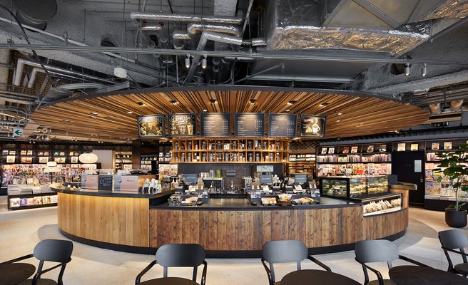 六本木 蔦屋書店 書籍に囲まれるブック カフェがリニューアル バーラウンジも新設 女子旅プレス