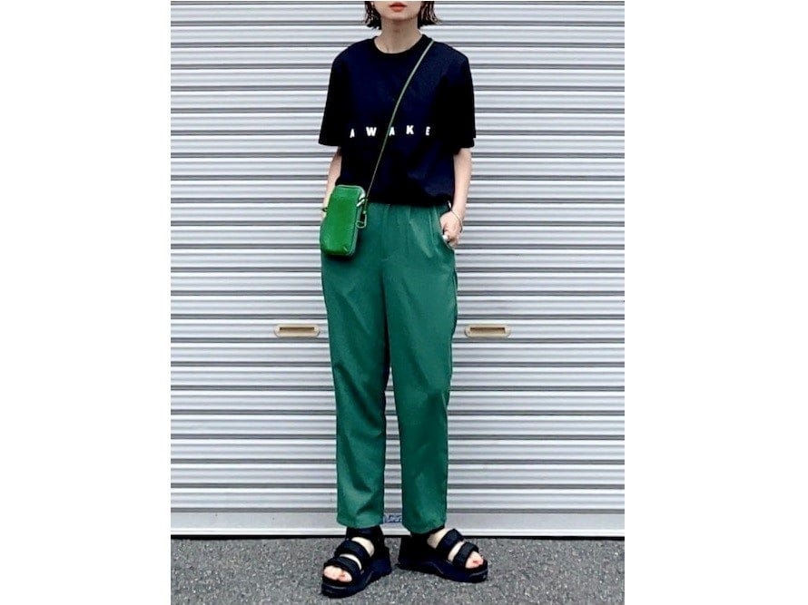 黒&グリーンの組み合わせは大人向けのカラーコーデ 出典:WEAR