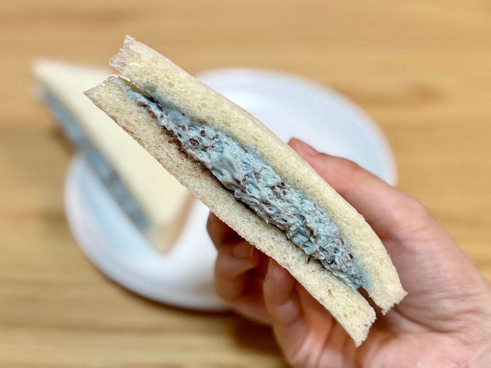 ミントホイップがぎっしりと詰まっていて厚みを感じます。爽やかな風味を楽しめるサンドウィッチです