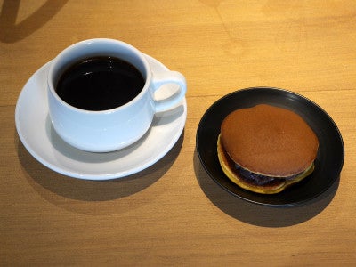 コーヒー(種類によって550~600円)、どらやき(230円)
