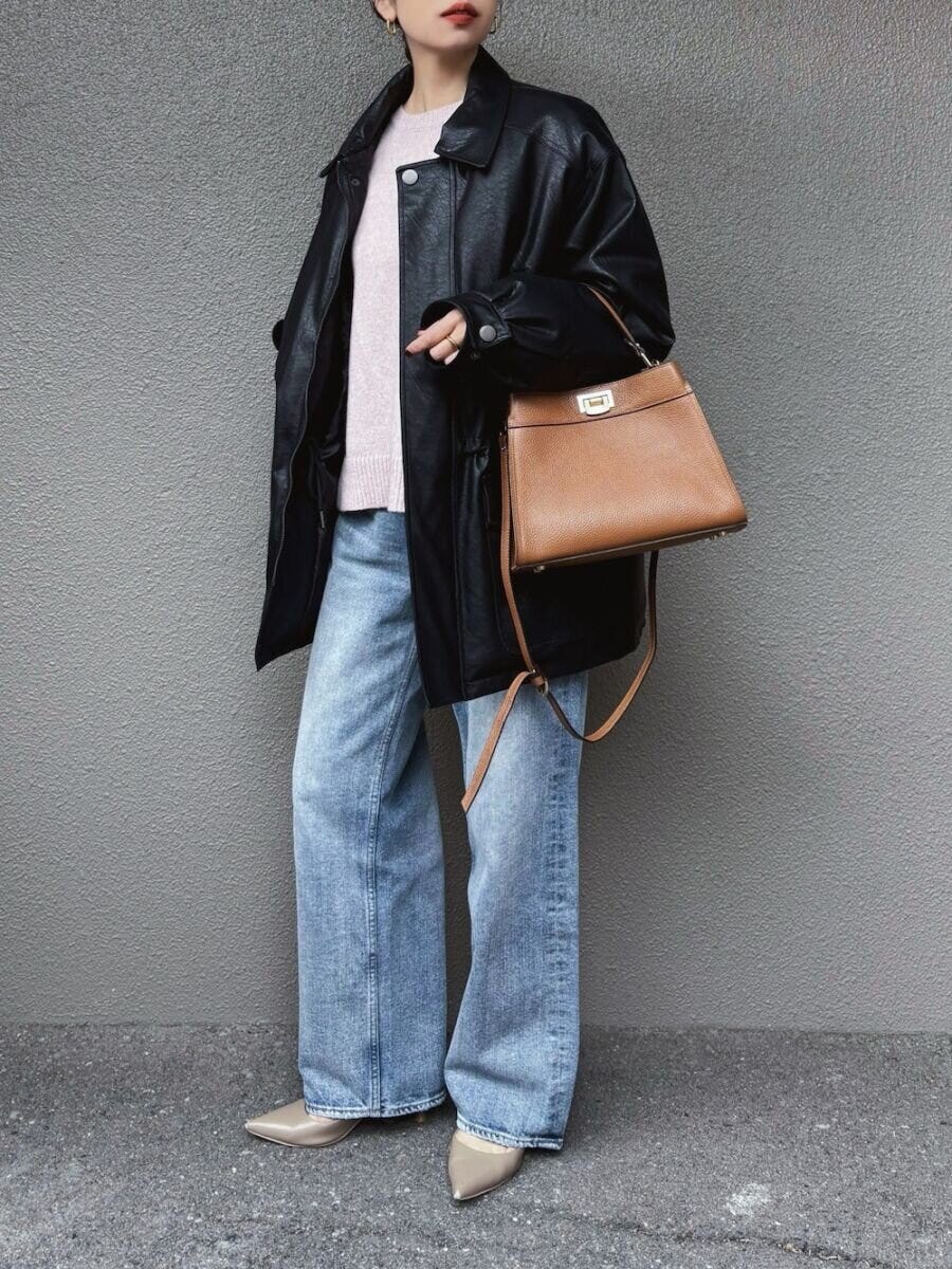 2026春大人女性おすすめピンクニット辛口レザージャケットコーデ