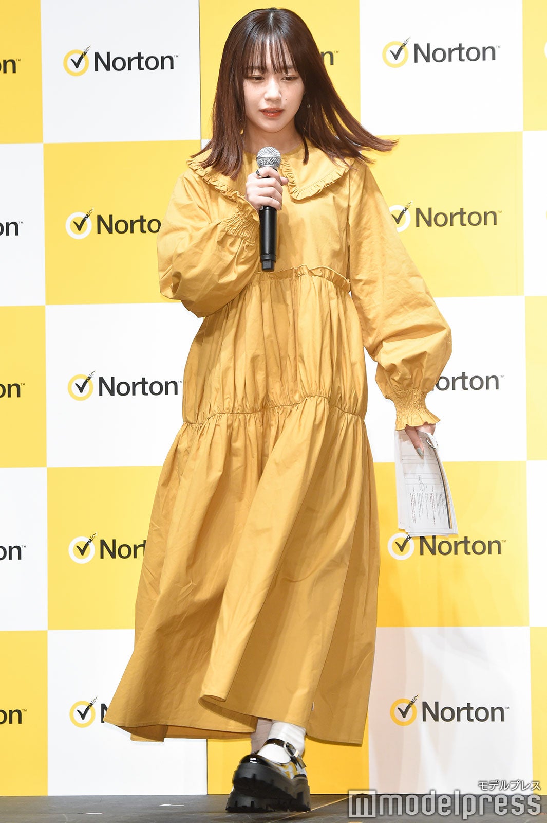 颯爽とイベントに登場したなえなの（C）モデルプレス