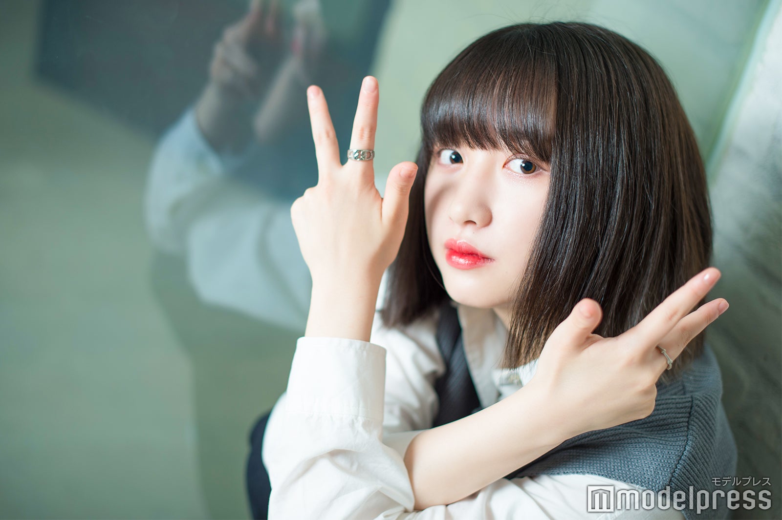 “ラップっぽいポーズ”やってくれた吉田凜音 （C）モデルプレス