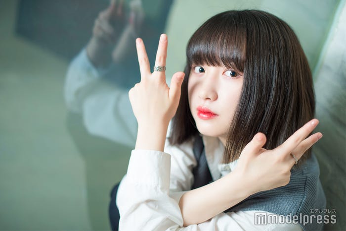 “ラップっぽいポーズ”やってくれた吉田凜音 (C)モデルプレス
