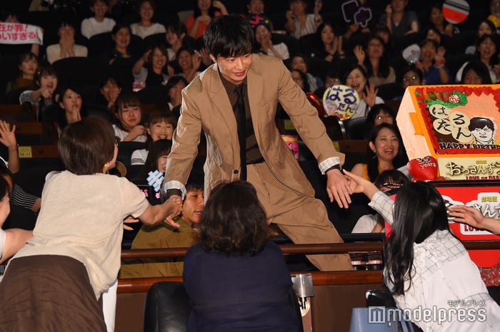 サービス精神旺盛“存在が罪”な田中圭(C)モデルプレス