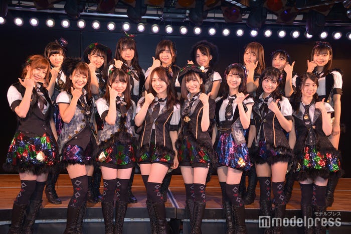 (後列左から)北澤早紀、山邊歩夢、吉川七瀬、佐藤栞、佐々木優佳里、中西智代梨、川原美咲、大盛真歩(前列左から)大家志津香、太田奈緒、久保怜音、高橋朱里、福岡聖菜、柏木由紀、谷口めぐ、岩立沙穂/AKB48高橋チームB「シアターの女神」公演(C)モデルプレス