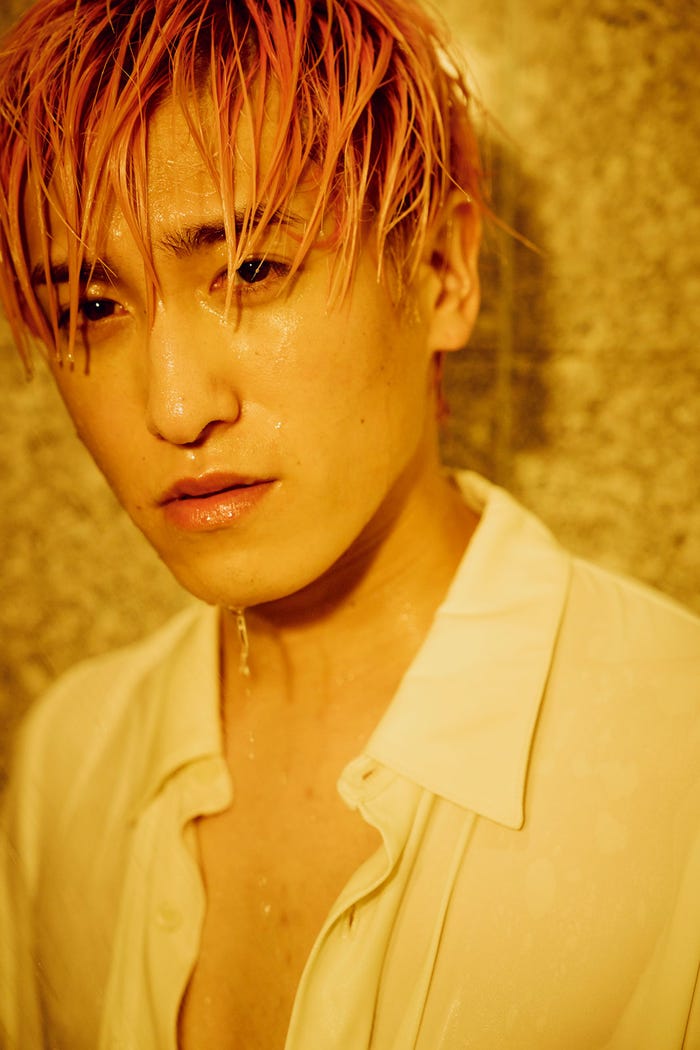 兼近大樹1st写真集「虚構」(ワニブックス刊)