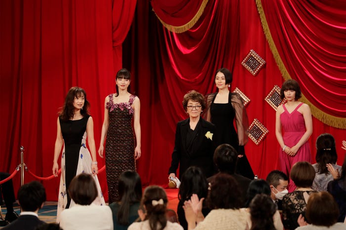 永作博美、小松菜奈、倍賞千恵子、長澤まさみ、広瀬すず(C)日本アカデミー賞協会