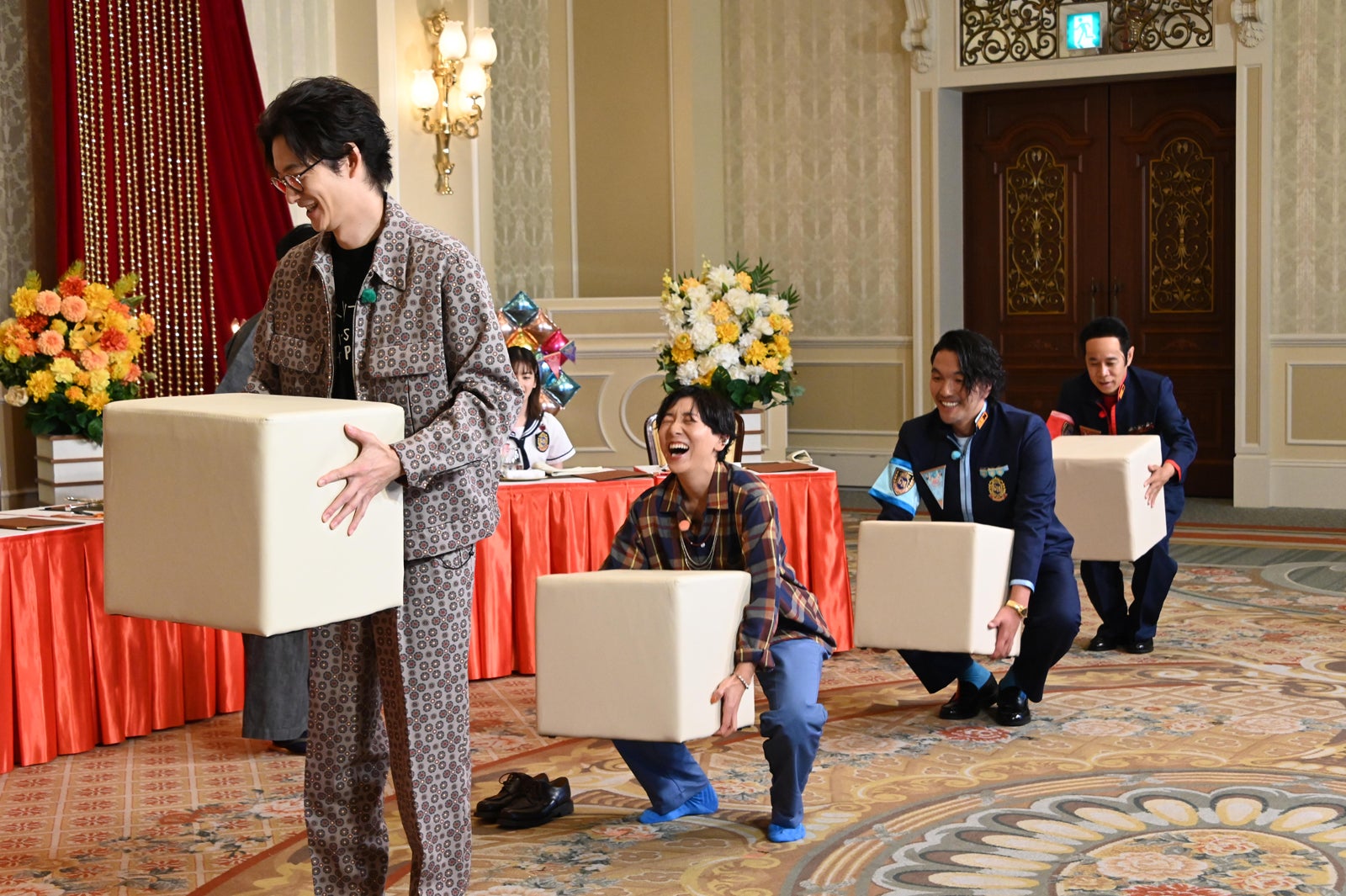 岡田将生、安藤サクラ、盛山晋太郎、岡村隆史（C）日本テレビ