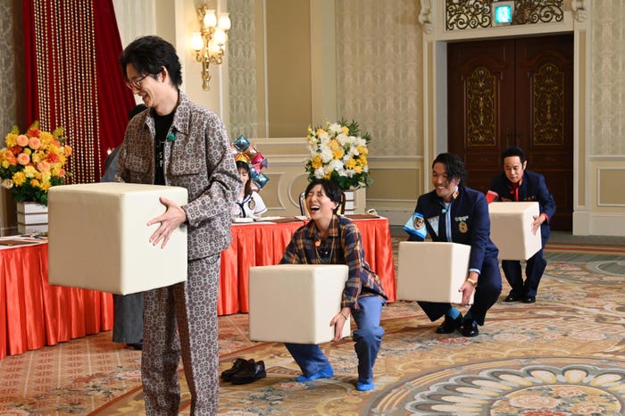 岡田将生、安藤サクラ、盛山晋太郎、岡村隆史(C)日本テレビ