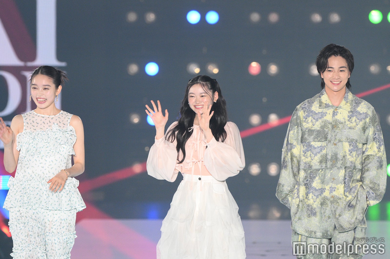 高石あかり、鈴川紗由、木戸大聖（C）モデルプレス