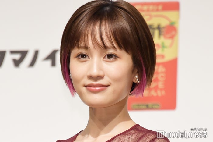 前田敦子 紫がかった髪色にイメチェン 似合いすぎ かっこ可愛い の声続出 モデルプレス 前田敦子 紫がかった髪色にイメチェン 似合いすぎ かっこ可愛い の声続出 モデルプレス