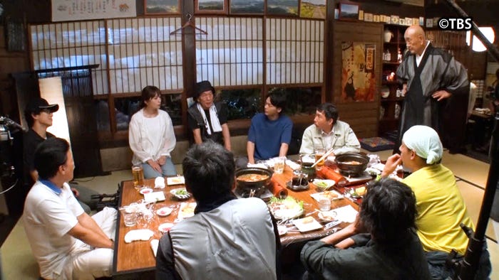 中村倫也、川口春奈ら(C)TBS