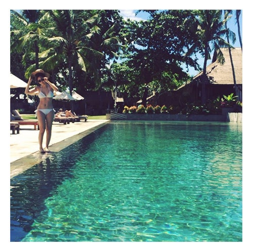 紗栄子、ビキニで華麗な回転飛び込み 「すごい」「めっちゃかわいい」と反響