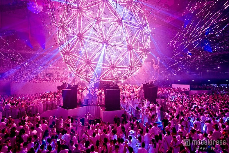 音楽、セット、演出全てが芸術的な美しさ