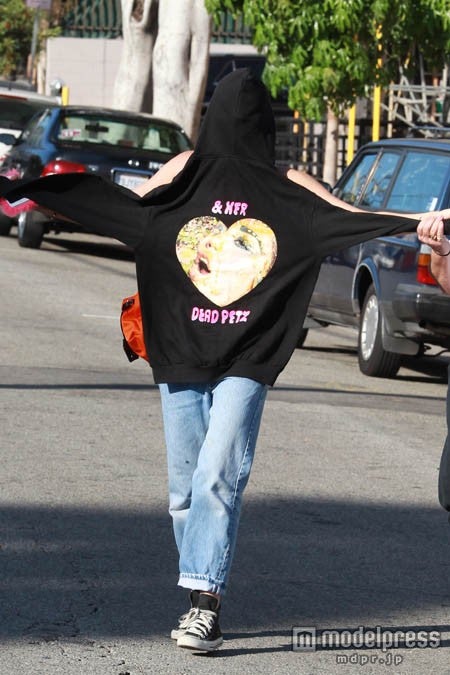 マイリー・サイラスが思わず隠したスッピン