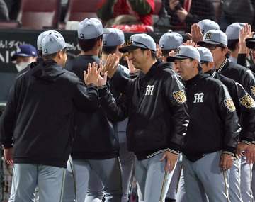 阪神・藤川監督、雨で1時間中断も続投の大竹は「ここまで待ってあそこで交代したら本人は不本意」 5回3失点に「ゲームつくった」