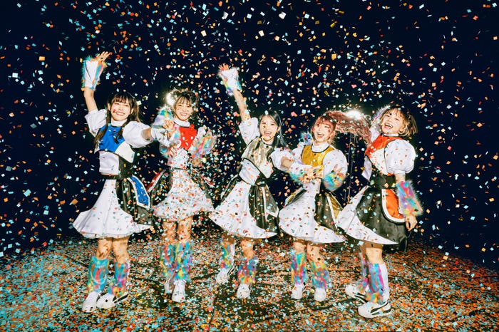 豆柴の大群都内某所 a.k.a. MONSTERIDOL(提供写真)