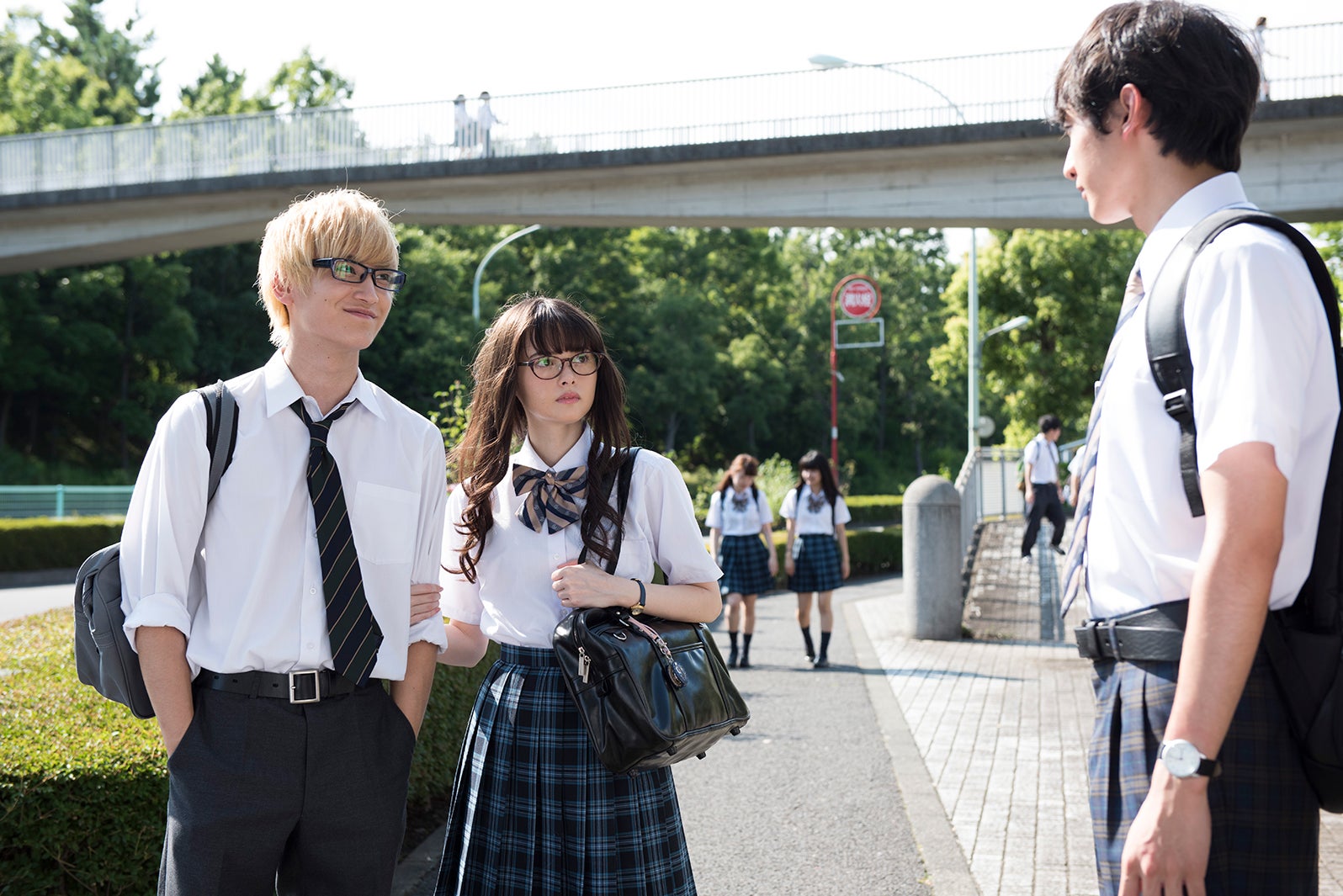 金子大地、玉城ティナ、小関裕太（C）遠山えま／講談社 （C）2018「わたしに××しなさい！」製作委員会