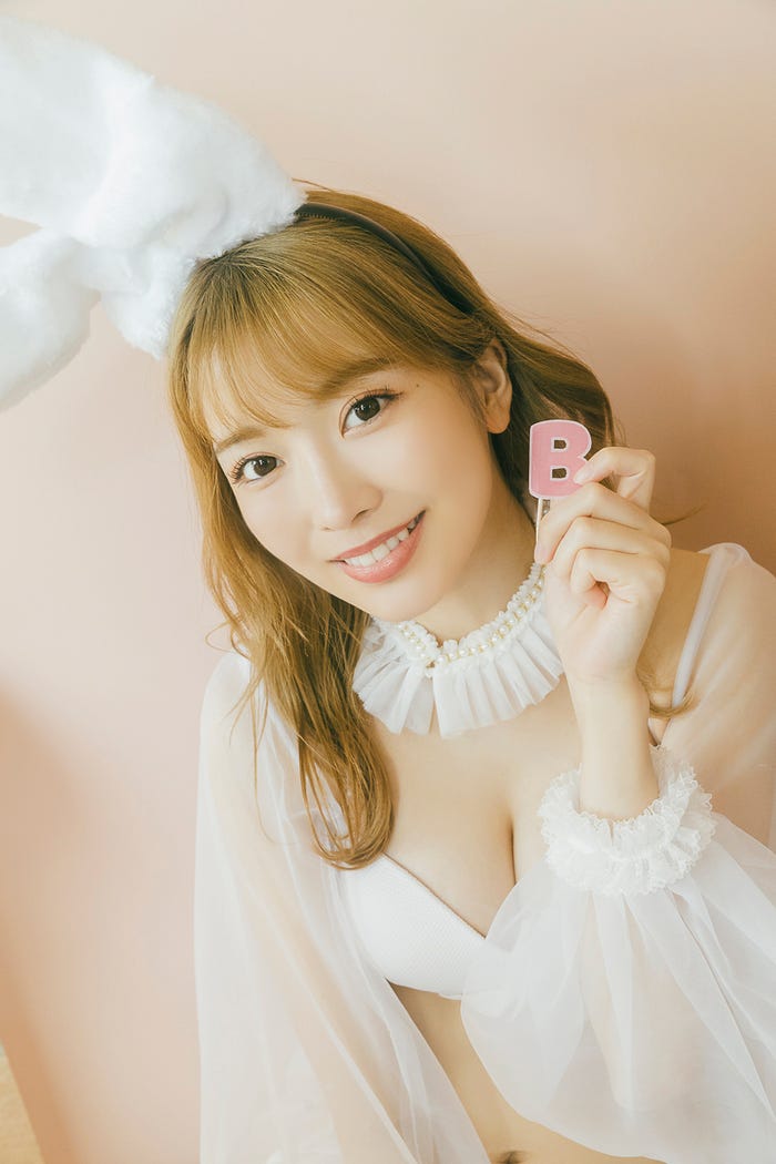 吉沢朱音(C)藤本和典