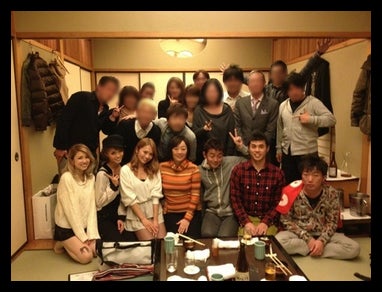 ギャルモデル、人気芸人との新年会ショット公開