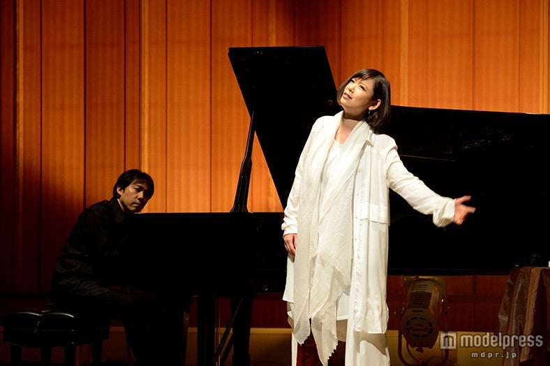 絢香、“マイク使わない” 自身初の試み 圧巻の歌声を披露