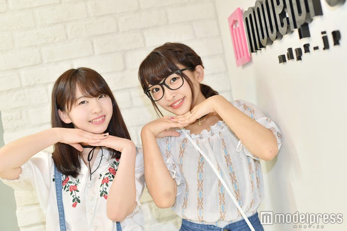 まこみな/左から:まこ、みなみ(C)モデルプレス