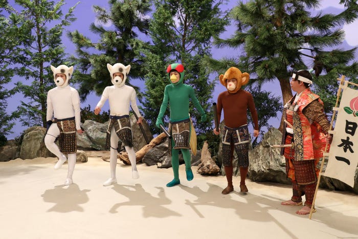 (左から)宮舘涼太、向井康二、深澤辰哉、東ブクロ、森田哲矢(C)フジテレビ