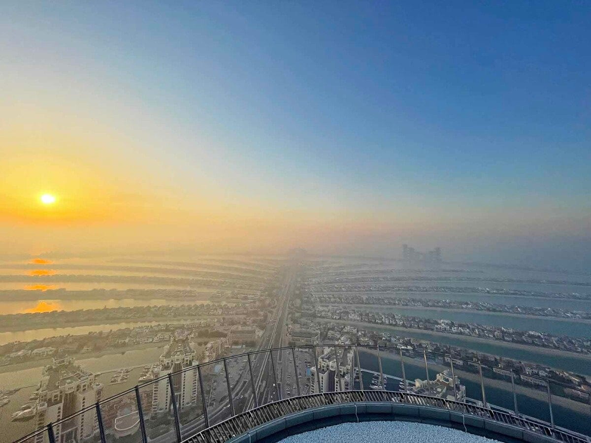 「The View at The Palm（ザ・ビュー・アット・ザ・パーム）」。プラス料金を払うとより高く眺望のよい「ザ・ネクスト・レベル」フロアに行ける