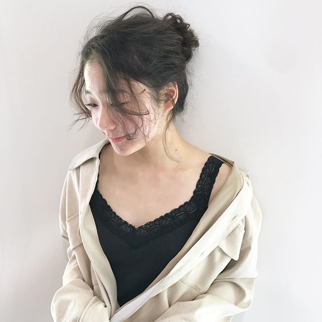 お団子ヘアに合う前髪アレンジ14選 前髪まで気を抜かない大人の垢抜けスタイル モデルプレス お団子ヘアに合う前髪アレンジ14選 前髪まで気を抜かない大人の垢抜けスタイル モデルプレス