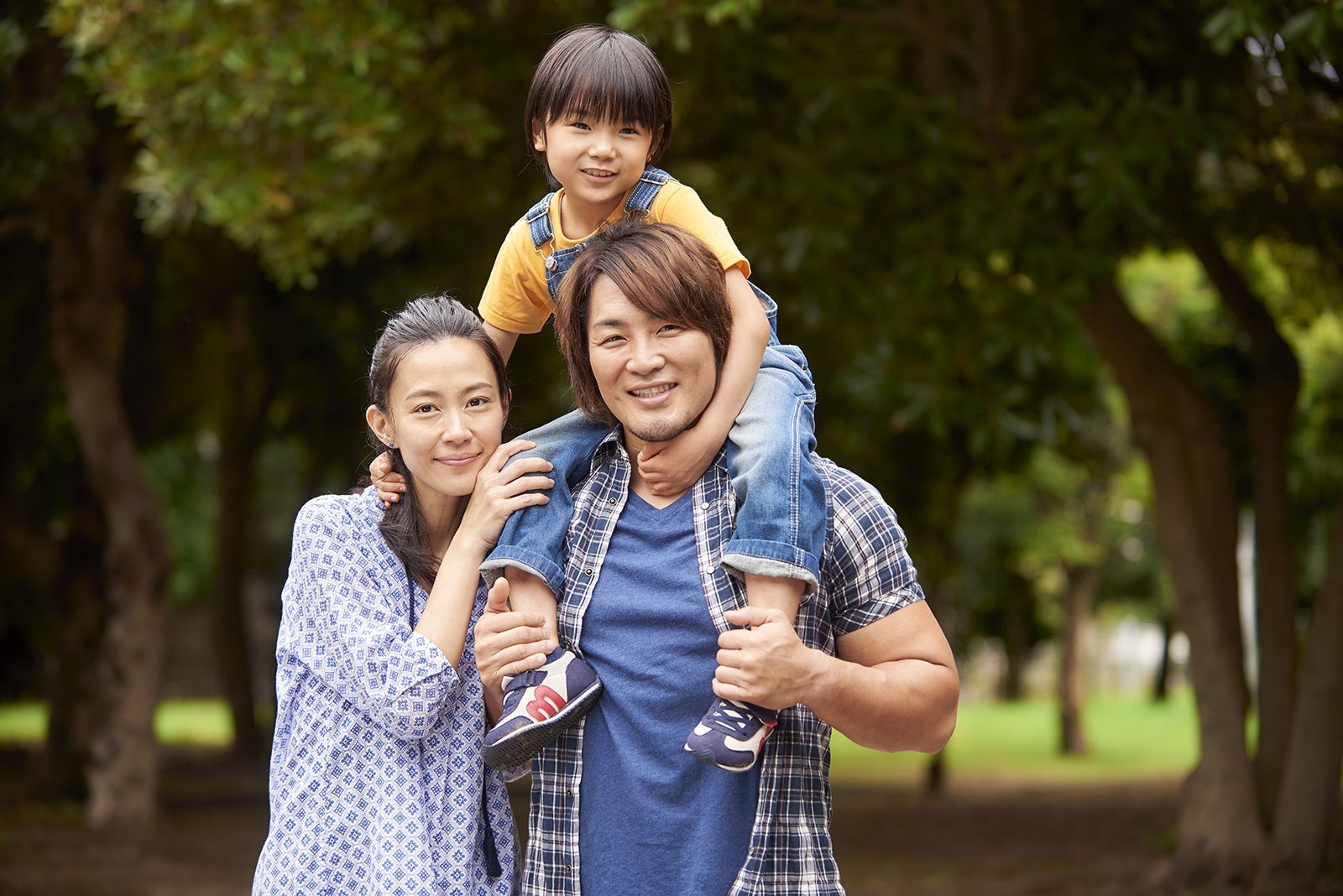 棚橋弘至・木村佳乃。寺田心が家族に（C）2018「パパはわるものチャンピオン」製作委員会