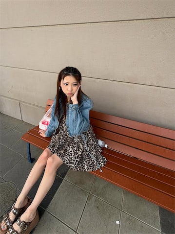 16歳JKモデル・こいろん、"ギャルっぽ"ヒョウ柄コーデに「素足で美脚披露いいね」