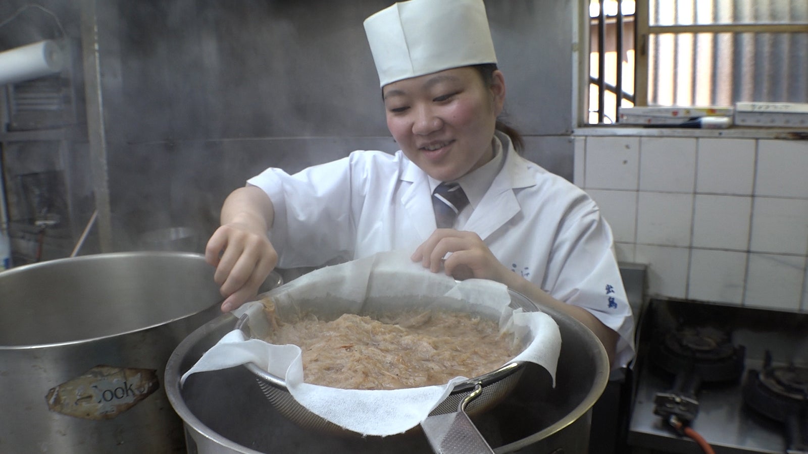 26歳にしてミシュラン二つ星名店の料理長に「優しくしてるとナメられる」奮闘ぶりに密着