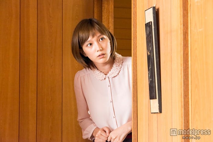 孤独で傷ついた女を演じる本田翼(C)2015桜木紫乃・小学館/「起終点駅 ターミナル」製作委員会