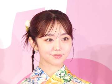 峯岸みなみ 娘とかくれんぼ中にYouTuber夫から「不意打ちキス」結婚して4年「久しぶりにドキッ」とノロケ