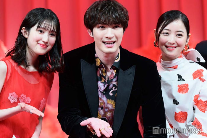 福本莉子、ジェシー、佐々木希(C)モデルプレス