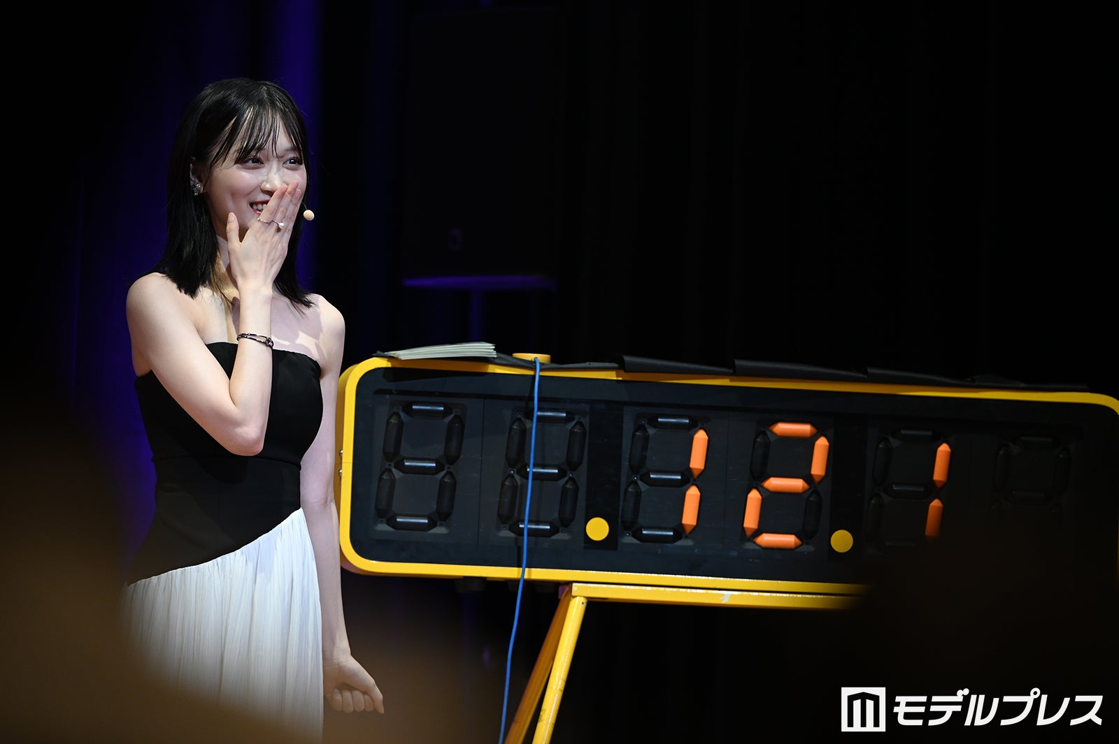10秒を狙うはずが12.1秒で自ら驚く山下美月（C）モデルプレス