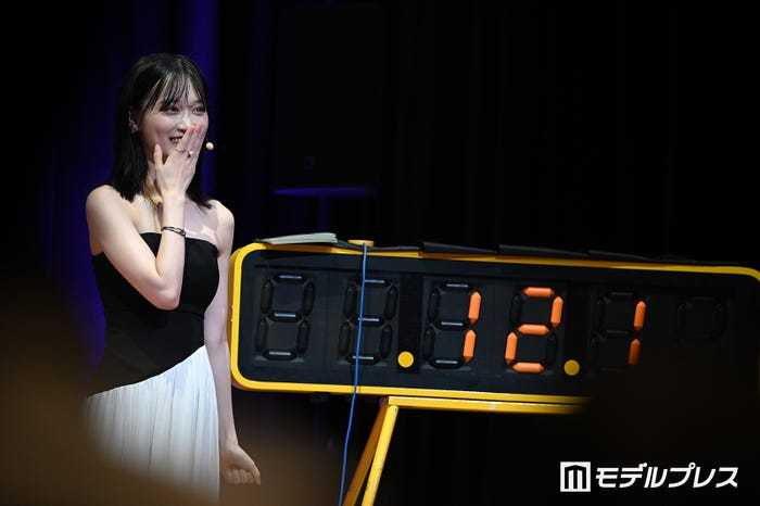 10秒を狙うはずが12.1秒で自ら驚く山下美月(C)モデルプレス