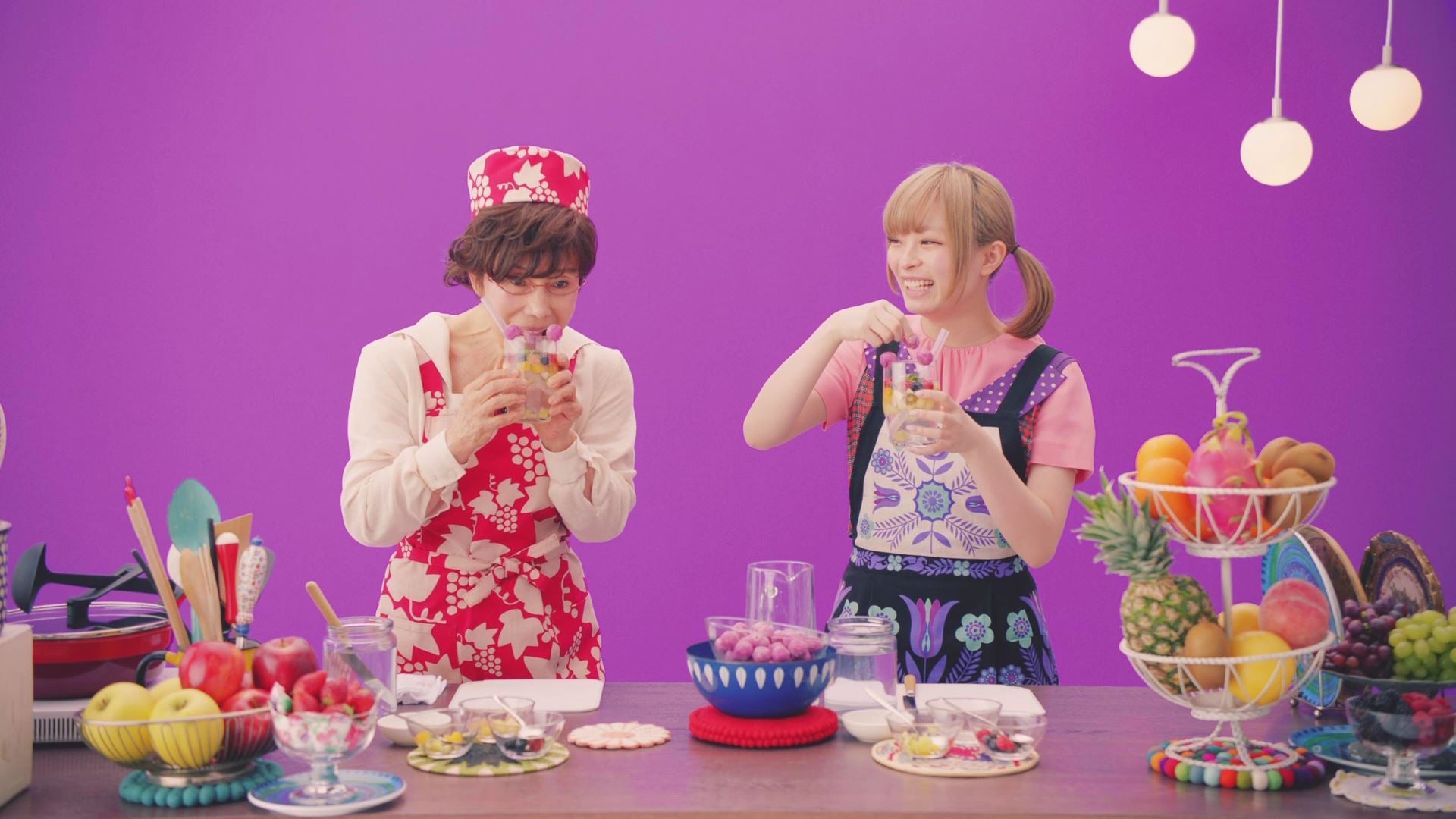 （左から）平野レミ、きゃりーぱみゅぱみゅ（提供画像）