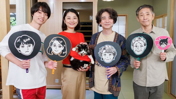 (左から)作間龍斗、小池栄子、吉岡秀隆、小林薫(C)日本テレビ