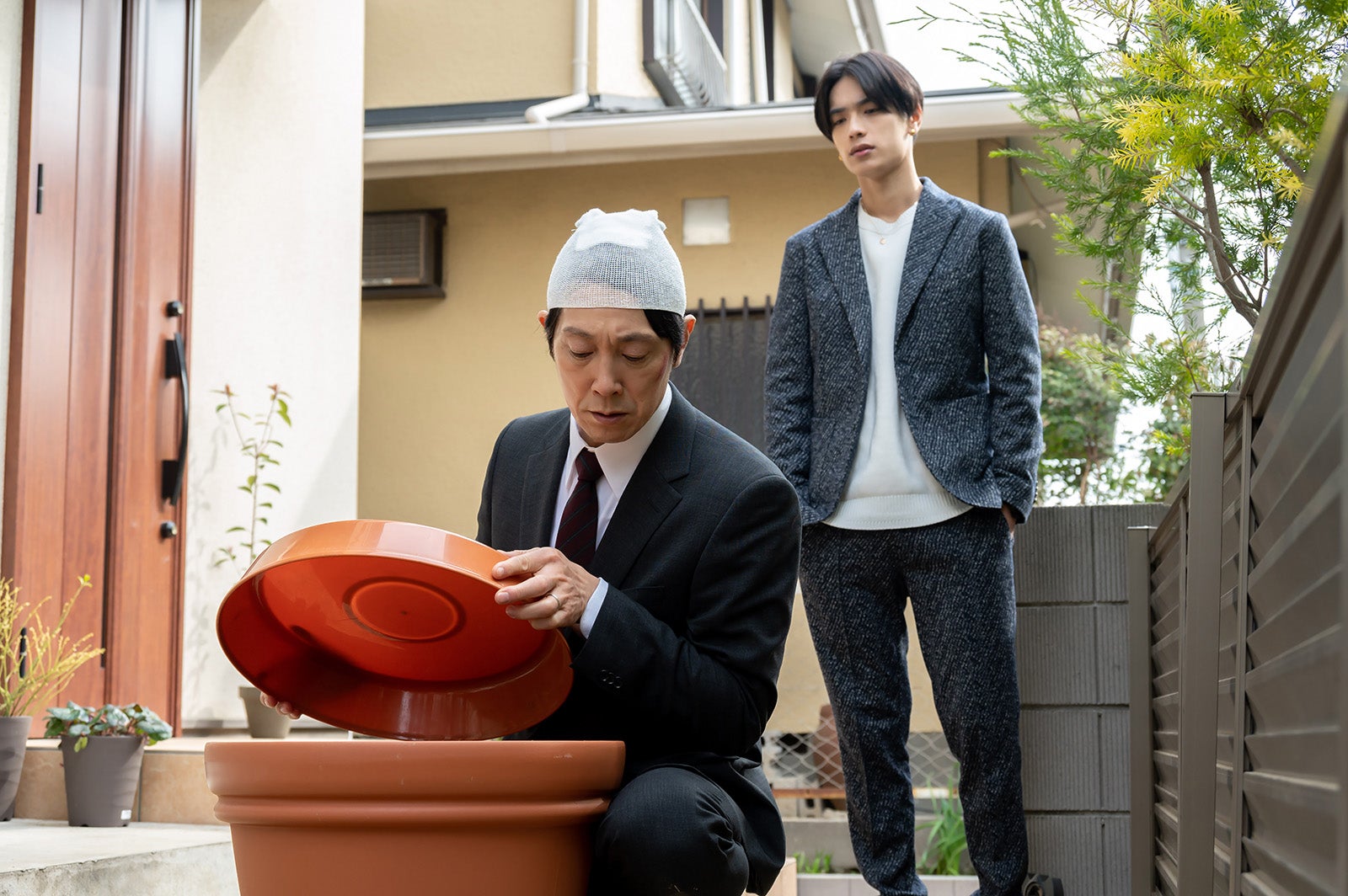 佐々木蔵之介、高橋恭平「マイホームヒーロー」第6話より（C）山川直輝・朝基まさし／講談社／ドラマ「マイホームヒーロー」製作委員会・MBS