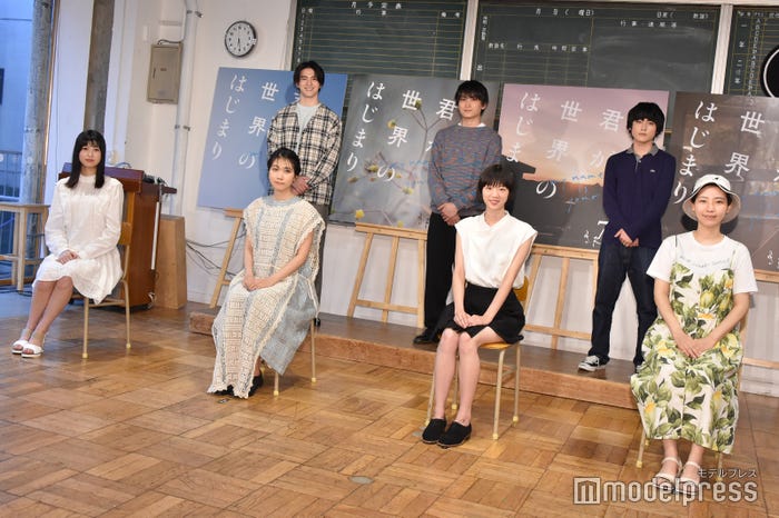 (前列左より)中田青渚、松本穂香、片山友希、ふくだももこ監督(後列左より)甲斐翔真、金子大地、小室ぺい(C)モデルプレス